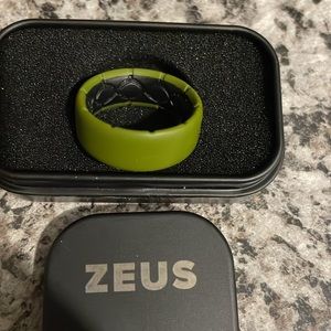 Groove Ring Zeus